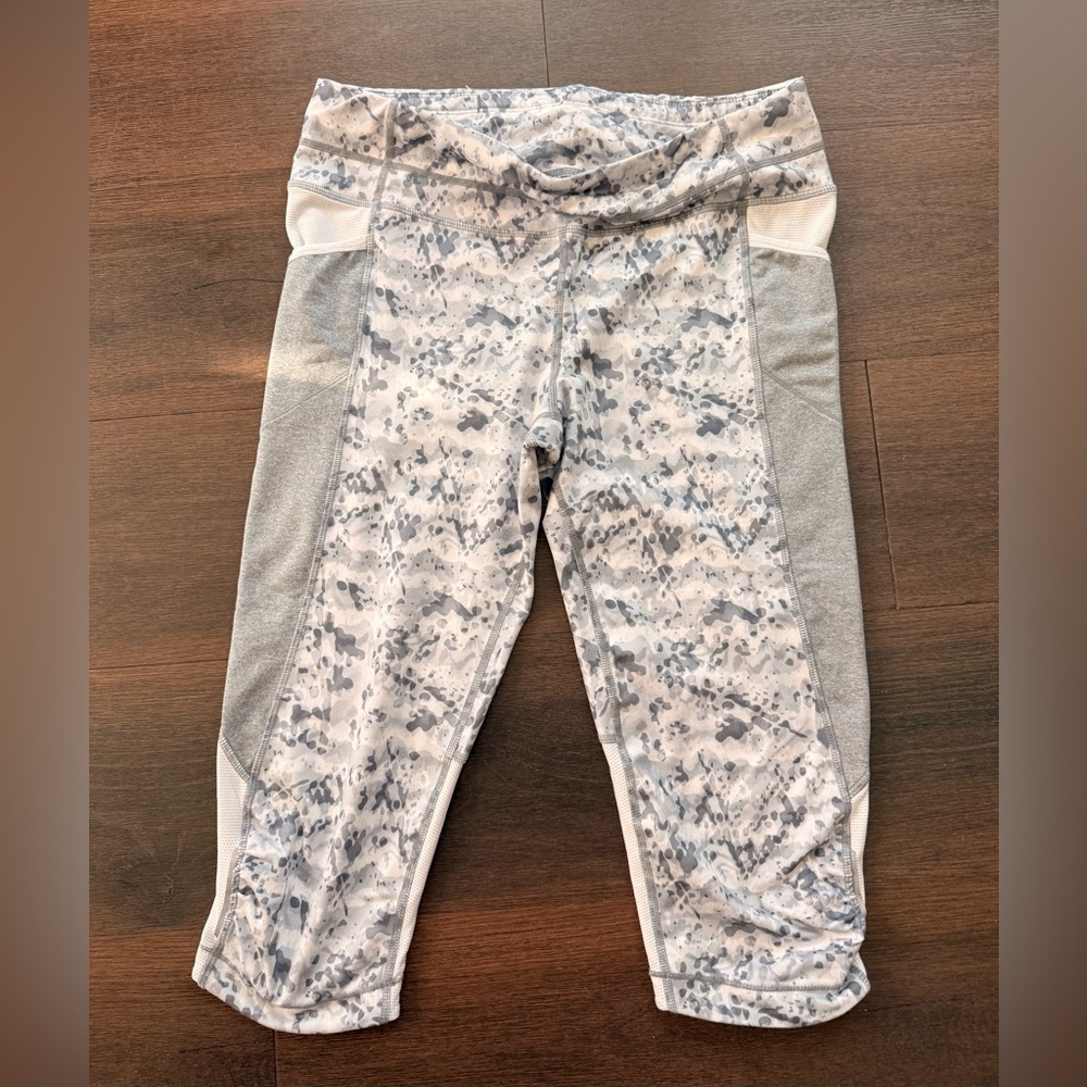 Athleta Gray Marble Capri Leggings
